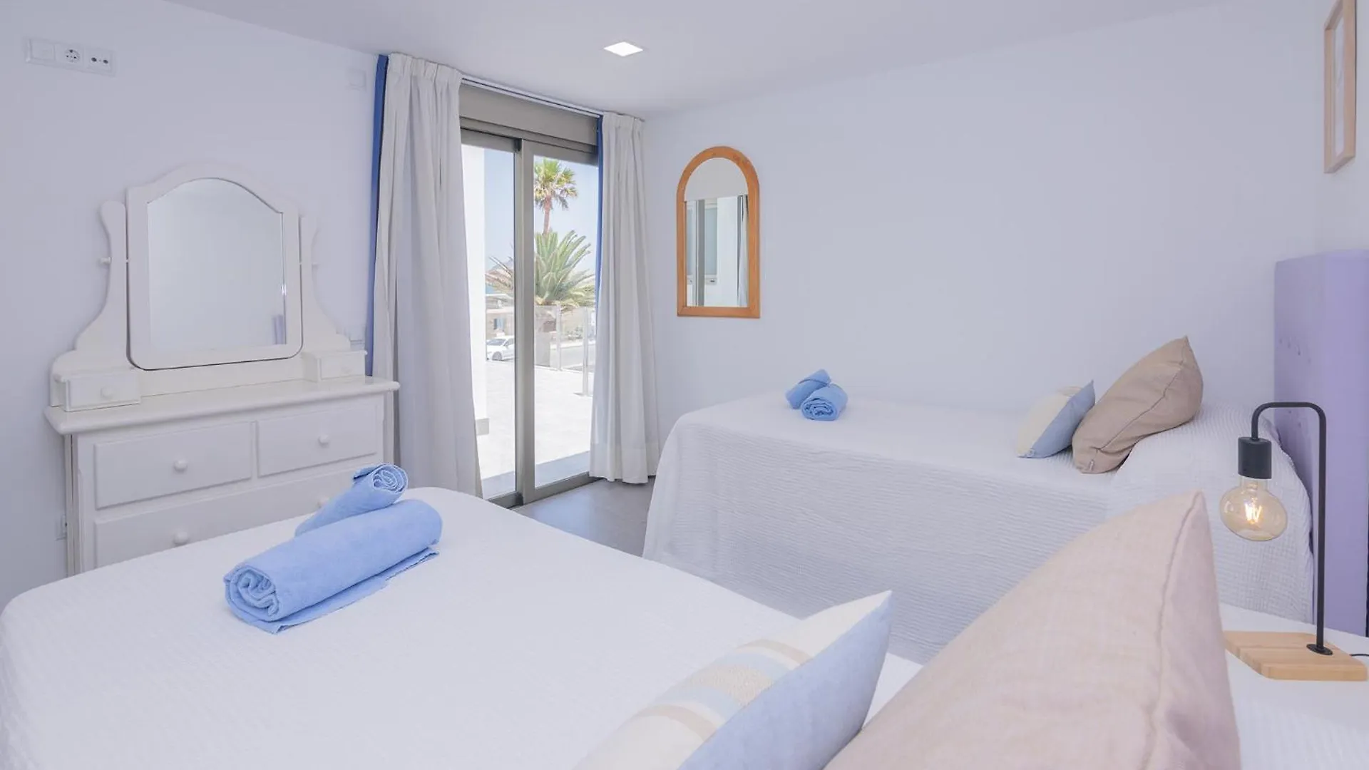 Poris 2 Beachfront Corralejo By Holidays Home